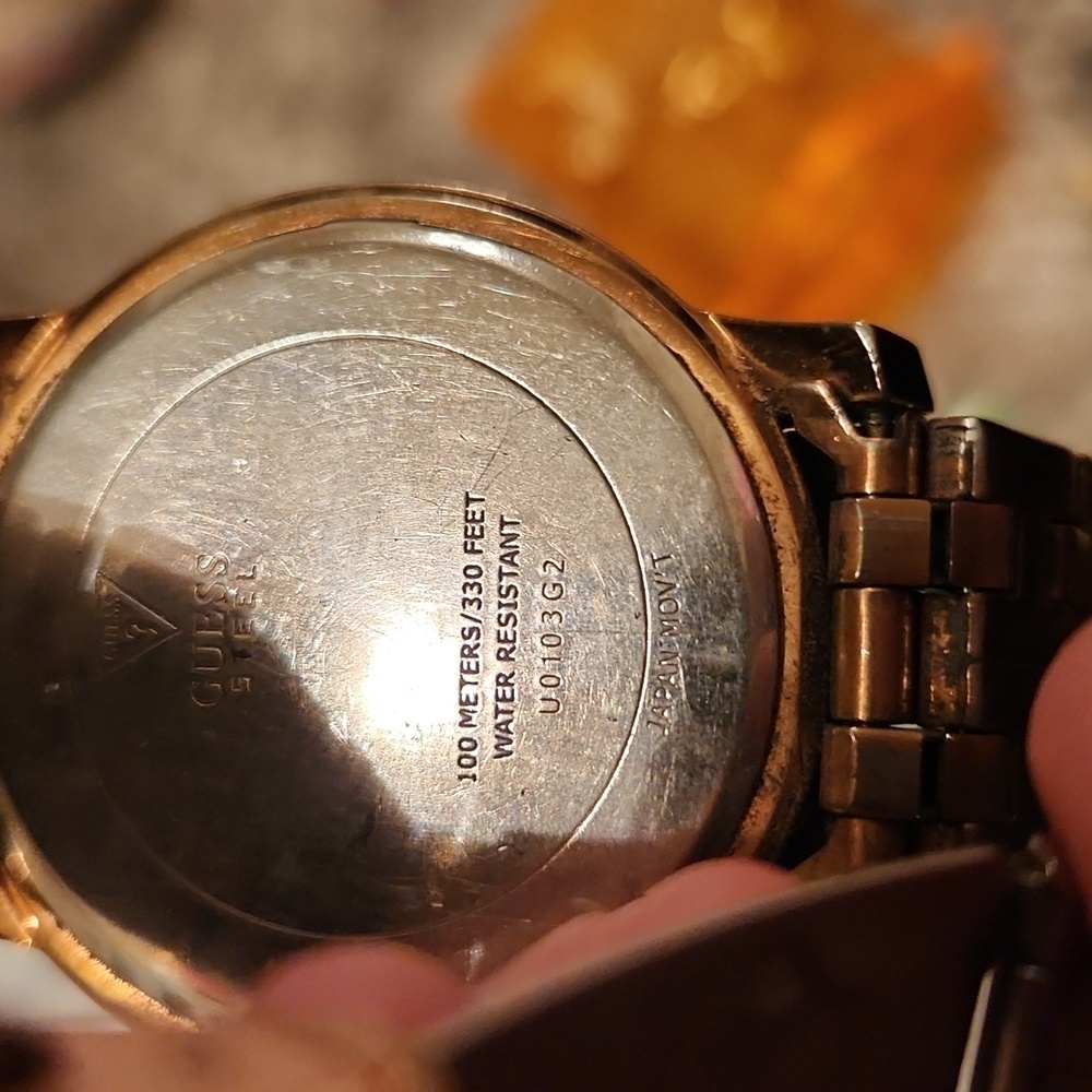 Guess rose gold tone watch - Picture 7 of 7